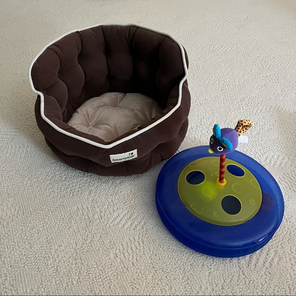 Plush cat bed + toy - Picture 1 of 1